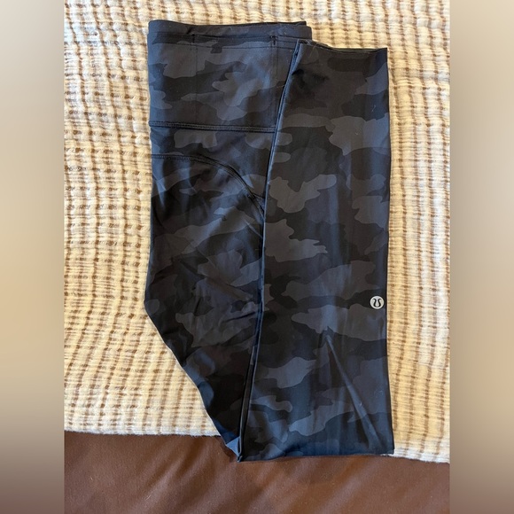 Lululemon Fast & Free Tight 25” Heritage 365 Camo Deep Coal Multi size 6 - Picture 1 of 4